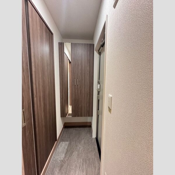 レンブランサ湘南台102号室 玄関