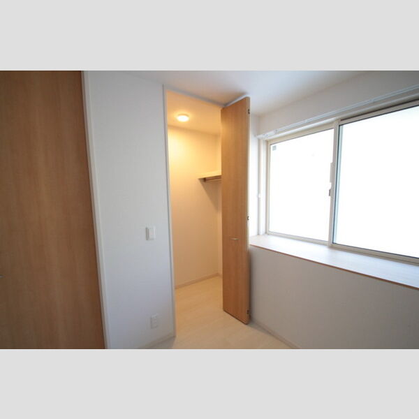 ルーチェオザワ203号室 ウォークインクローゼット