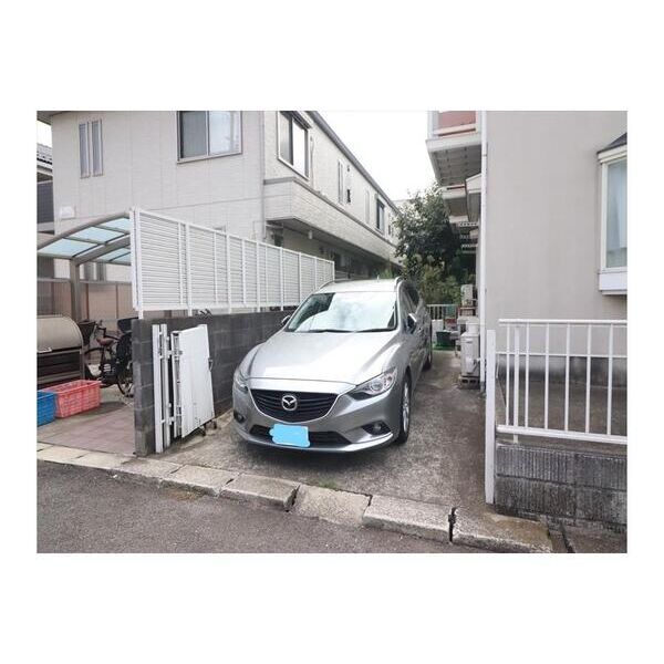 シャルム町田 駐車場