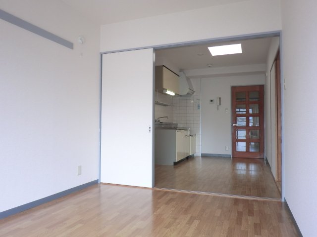 ルミエール妙蓮寺 302号室の写真です