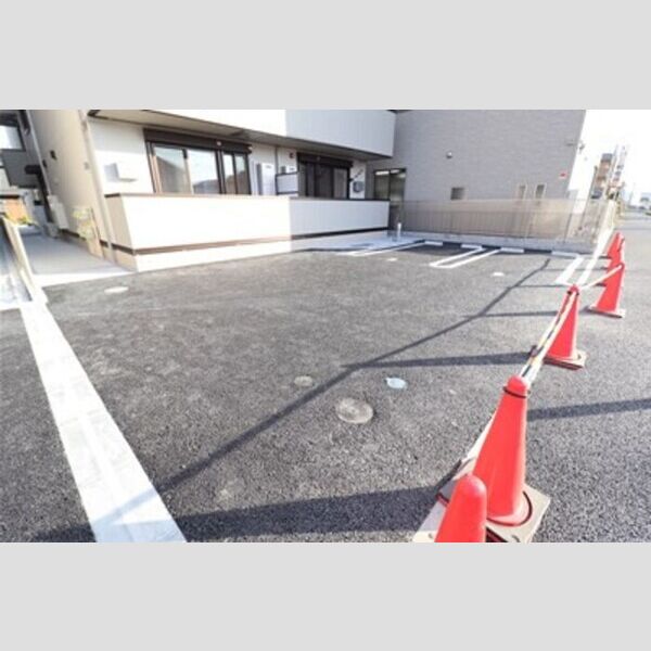 Noble Ferro D棟 駐車場