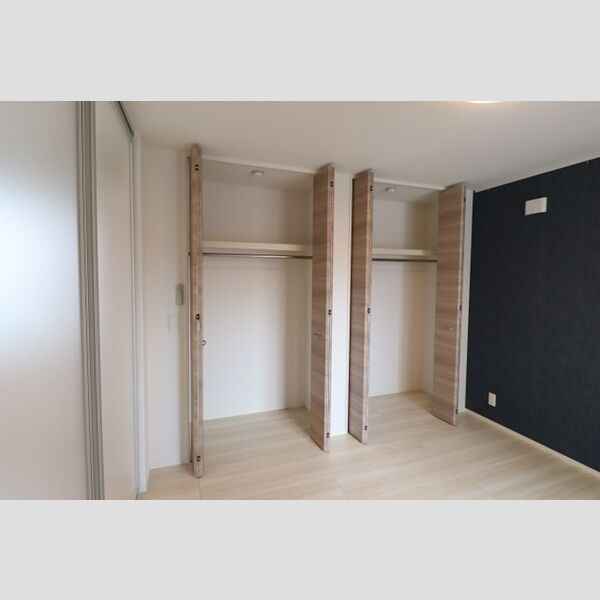 セレスティア松江 クローゼット(洋5、8)