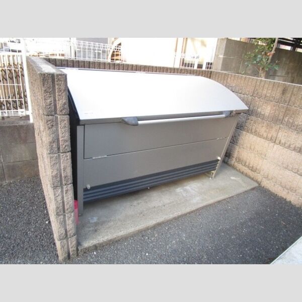 ベルデュールⅡ206号室 入居者専用ゴミストッカー