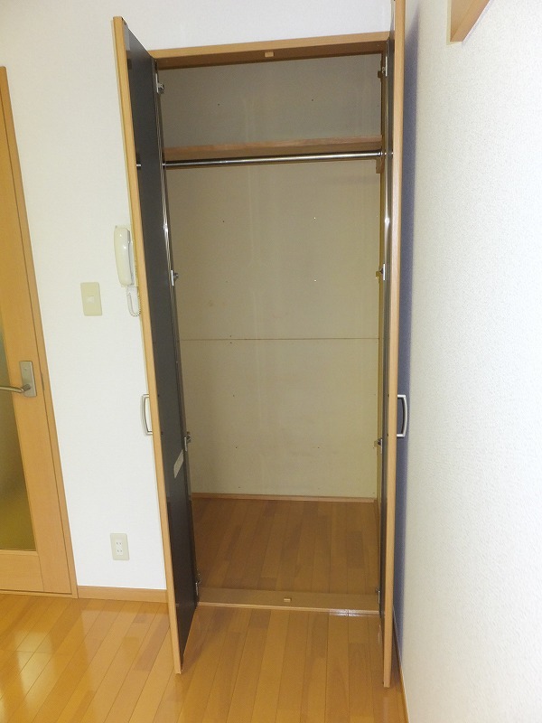 ザ・ロイヤルⅢ1階 収納