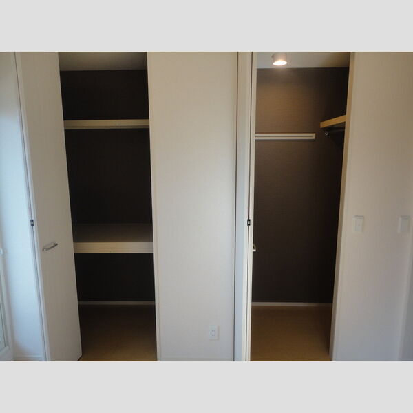 アルシュTOWA 洋室収納