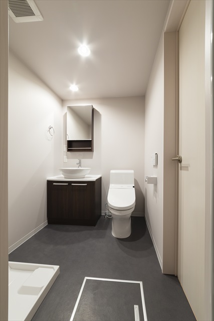 ｃａｓａ　ｖｅｃｃｈｉａ　1階 デザイン洗面台　温水洗浄トイレ