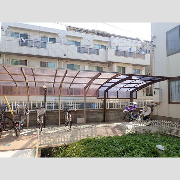 ビラ・ジュニペラス　A棟 駐輪場