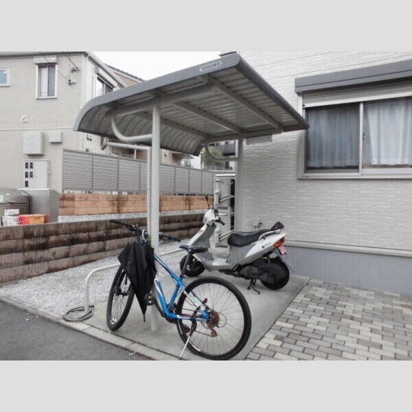 セジュールコト B202号室 屋根付駐輪場