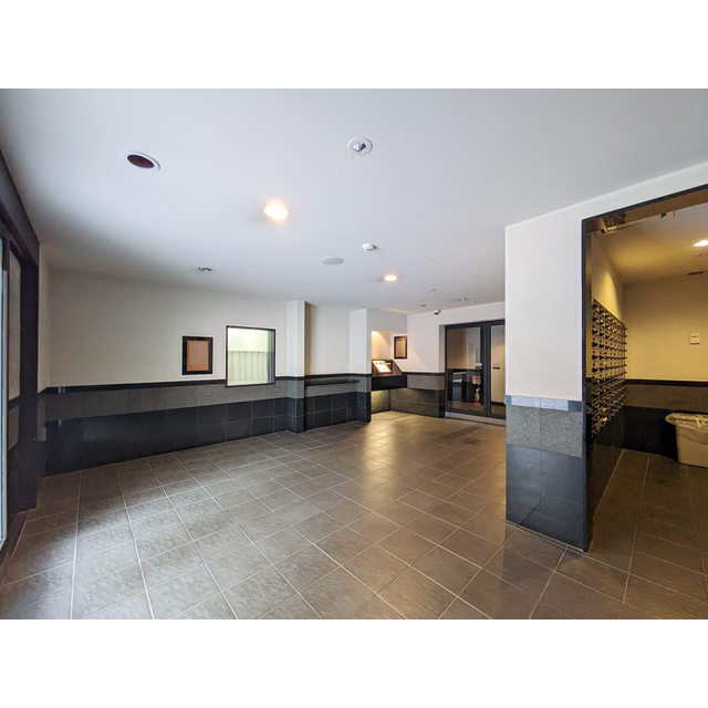 トーシンフェニックス新横濱イクシール714号室 エントランス