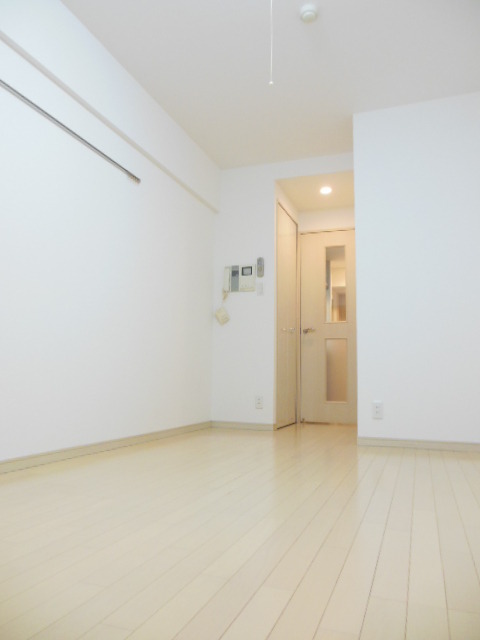 ガラ・シティ横浜西口 ホワイトフローリング仕様