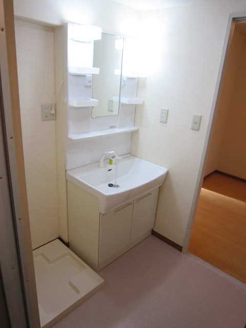 キャセイアークマンション 使いやすい洗面所です