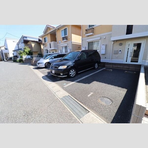 ルミエール　壱番館 駐車場