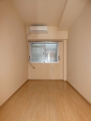 ライオンズ横浜新子安ハーバーコート6階 洋室約5.0畳（玄関隣）