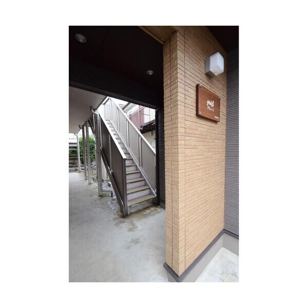 グリュース102号室 エントランス