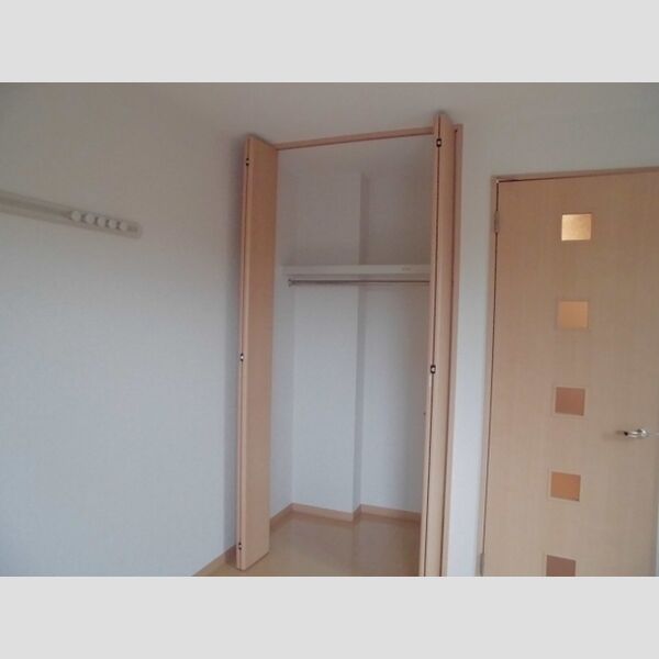 プランドール・モトユ201号室 洋室7帖　クローゼット