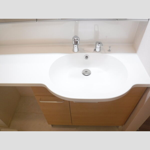 エヴァーラスティング千葉 洗髪洗面台　ドレッサータイプ