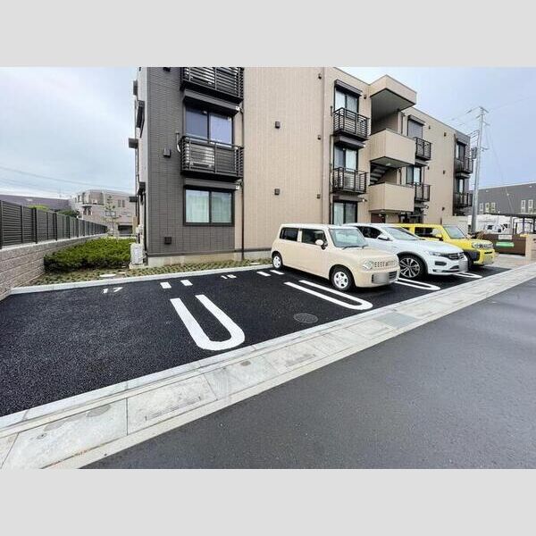 アクシス・ハイム 駐車場