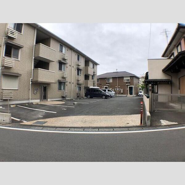 サンモール ナナ 　A 駐車場