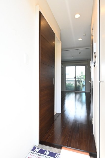 プラータ1階 玄関