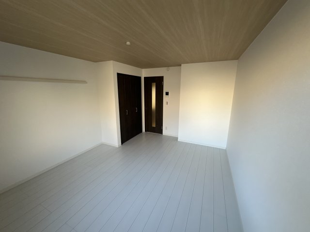 ラルジュ藤沢102号室 寝室