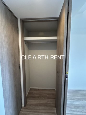 コンシェリア東京 ＜ＨＩＧＡＳＨＩＪＵＪＯ ＲＥＳＩＤＥＮＣＥ9階 ハンガーパイプを備えたクローゼット