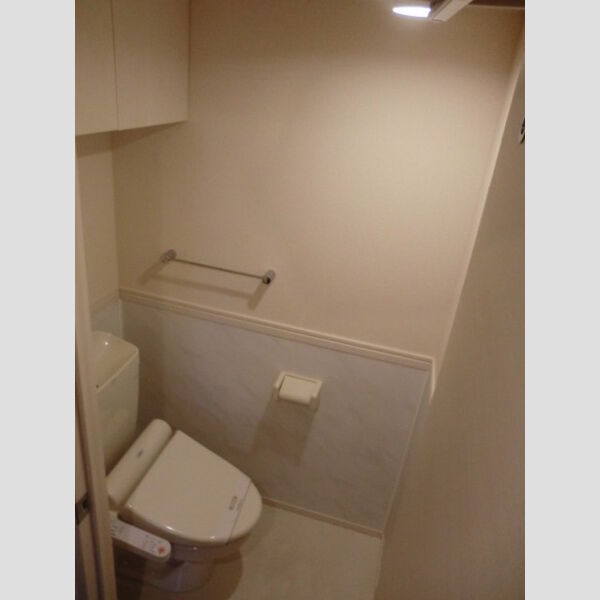 ソレアードS トイレ(温水洗浄便座・吊戸棚収納)