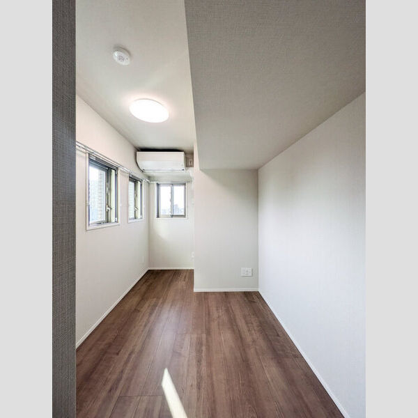 サンジョイアゼロ702号室 洋室5.3帖