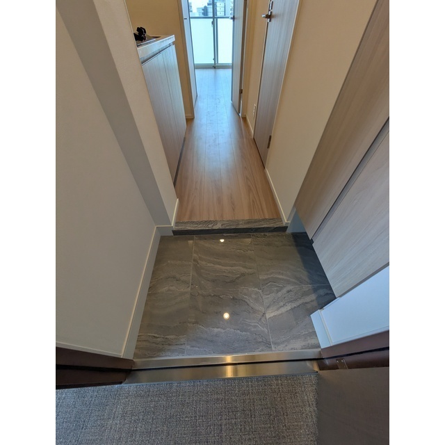 プレール・ドゥーク横濱子安403号室 ※各階で色合いが異なります