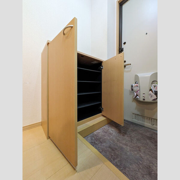 ヴェルドミール102号室 シューズボックス