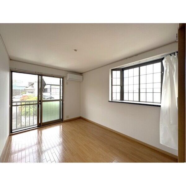 メゾンたまプラーザB リビング