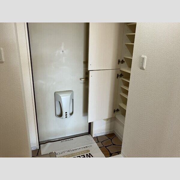 モントワール長浦 玄関