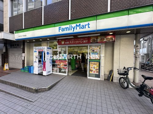 パレステュディオ新宿都庁前5階 【コンビニエンスストア】ファミリーマート 代々木二丁目北店まで722ｍ