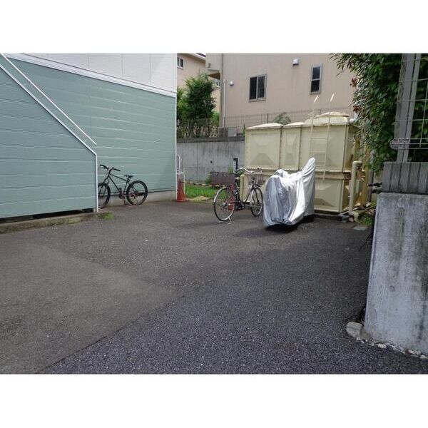 エステートピース202号室 エントランス