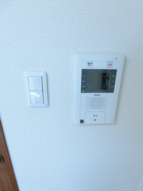 ＳＡＮ　ＳＵＲＩ池田山 参考写真。モニター付きインターホン。