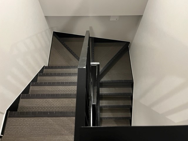 エトワール0305号室 共用階段