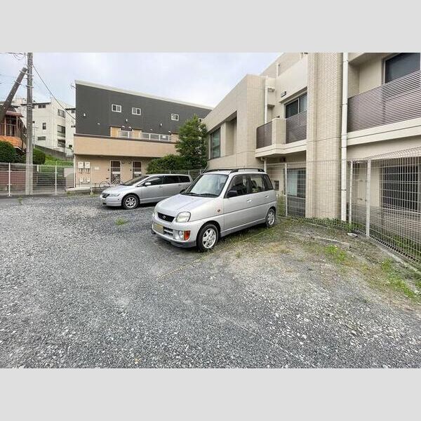 ドミトリー中浦和 駐車場