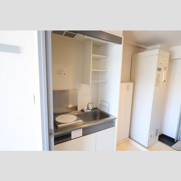 コンフォール小泉404号室 キッチン　IH一口コンロ