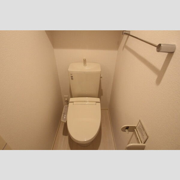 クレール ド ルネ101号室 トイレは温水洗浄便座付き!