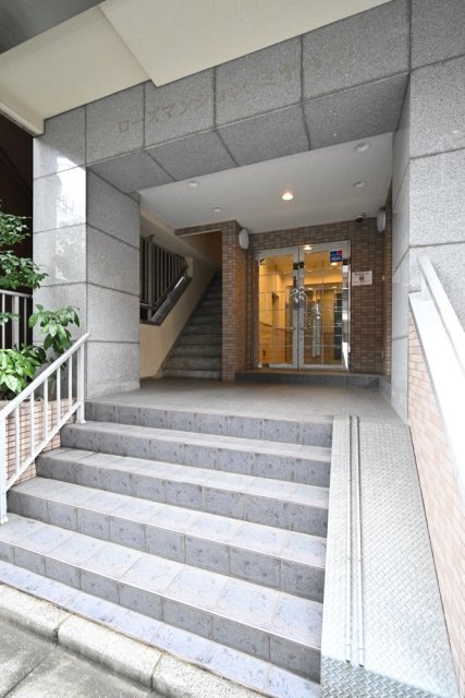 ローズマンションミヤハラ3階 エントランス