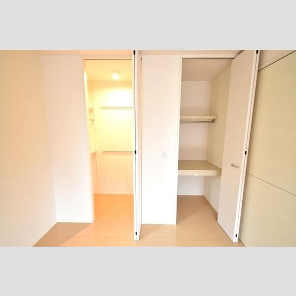 エスコートみなみ　A棟201号室 7.5帖洋室クローゼット