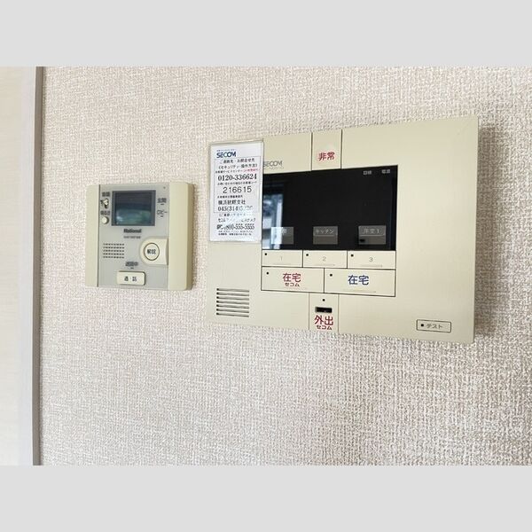 サニーフラット三ツ沢111号室 モニター付きインターホン