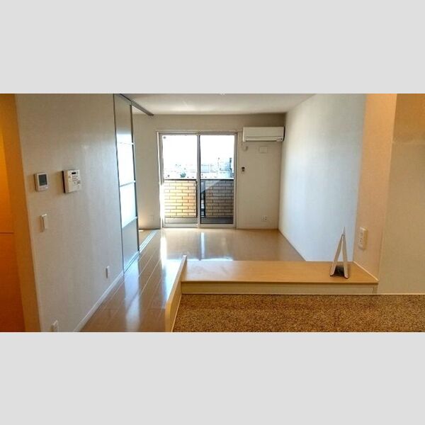 ロイヤルティアラ　Ⅴ・Ⅵ　Ⅴ LDK12、5帖