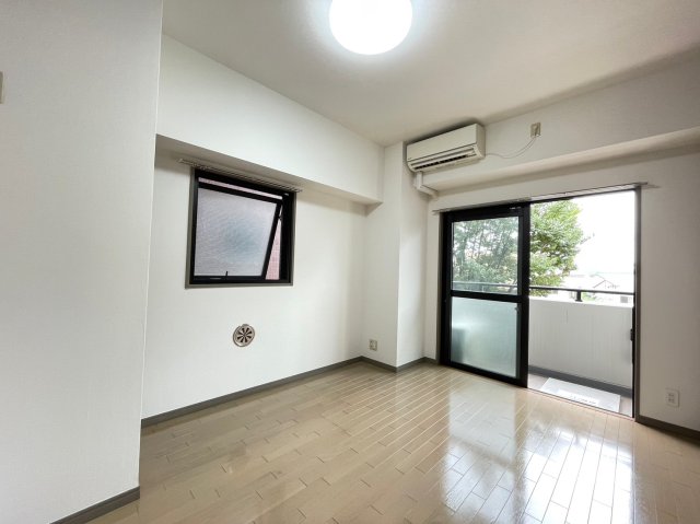 303号室