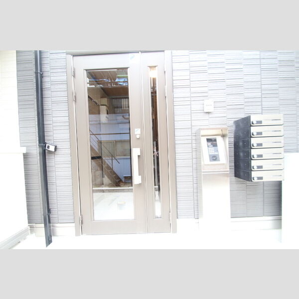 ラリュール谷在家 エントランス