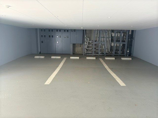 広尾アパートメント302号室 駐車場