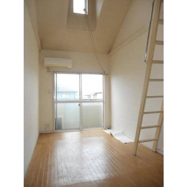 ゼフィランサス五香 リビング