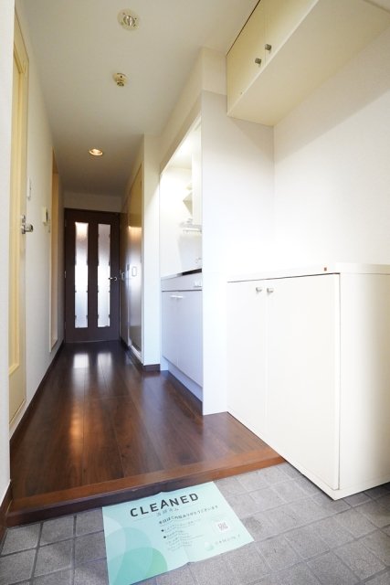 メゾンカルム横浜2階 玄関