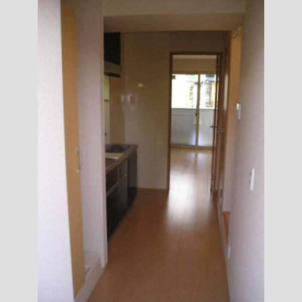 ハルルボス202号室 玄関より