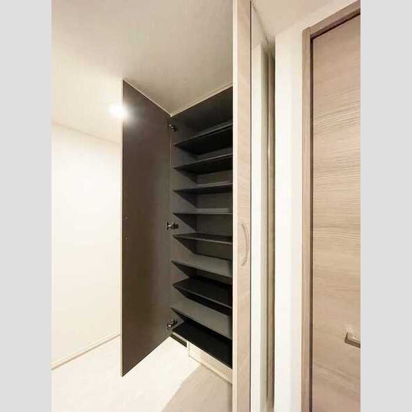 Lilysia Garden201号室 玄関