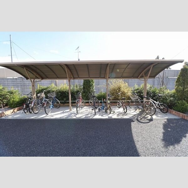 リヴァージュ　参番館204号室 駐輪場